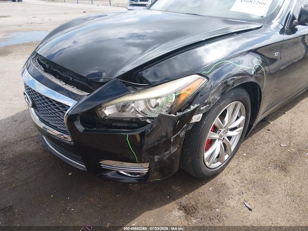 2017 INFINITI Q70 3.7