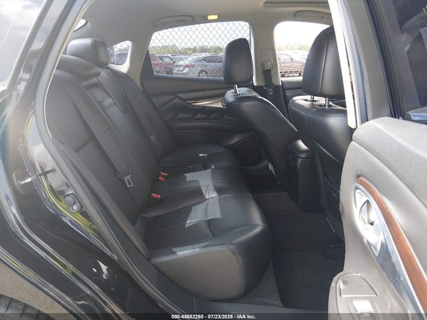 2017 INFINITI Q70 3.7