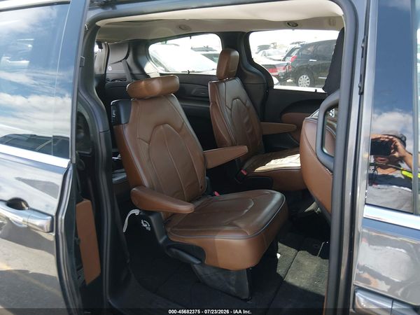 2018 CHRYSLER PACIFICA LIMITED — I8