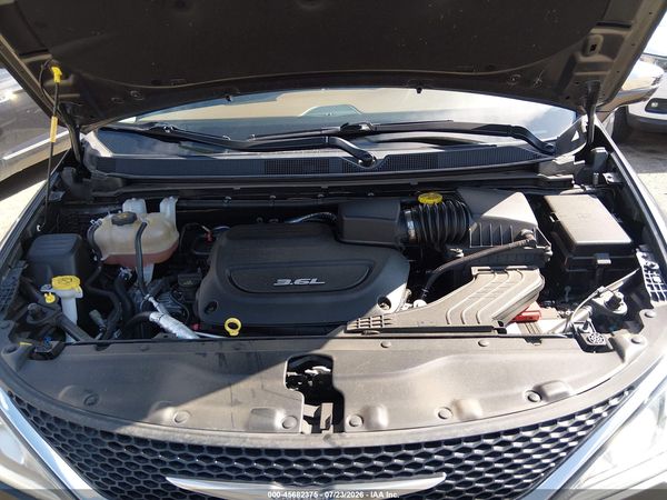2018 CHRYSLER PACIFICA LIMITED — I10