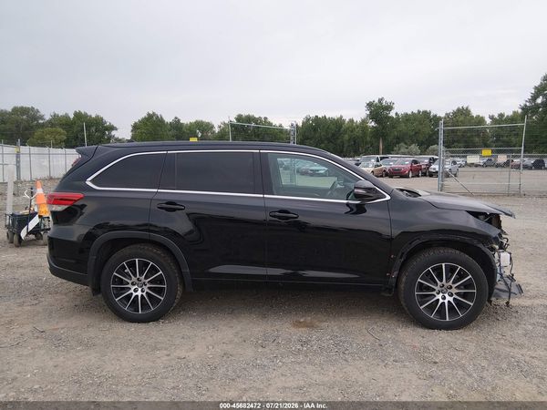 2017 TOYOTA HIGHLANDER SE