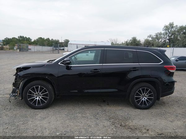2017 TOYOTA HIGHLANDER SE