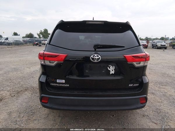 2017 TOYOTA HIGHLANDER SE