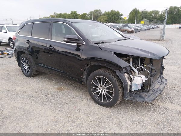 2017 TOYOTA HIGHLANDER SE