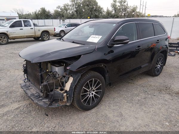 2017 TOYOTA HIGHLANDER SE