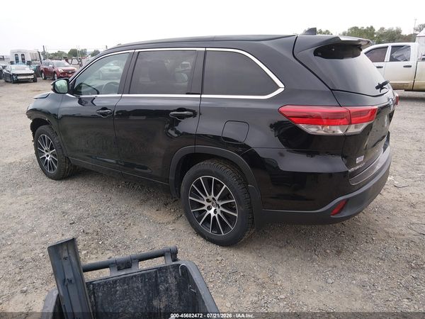 2017 TOYOTA HIGHLANDER SE