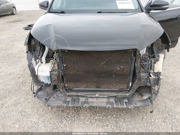 2017 TOYOTA HIGHLANDER SE