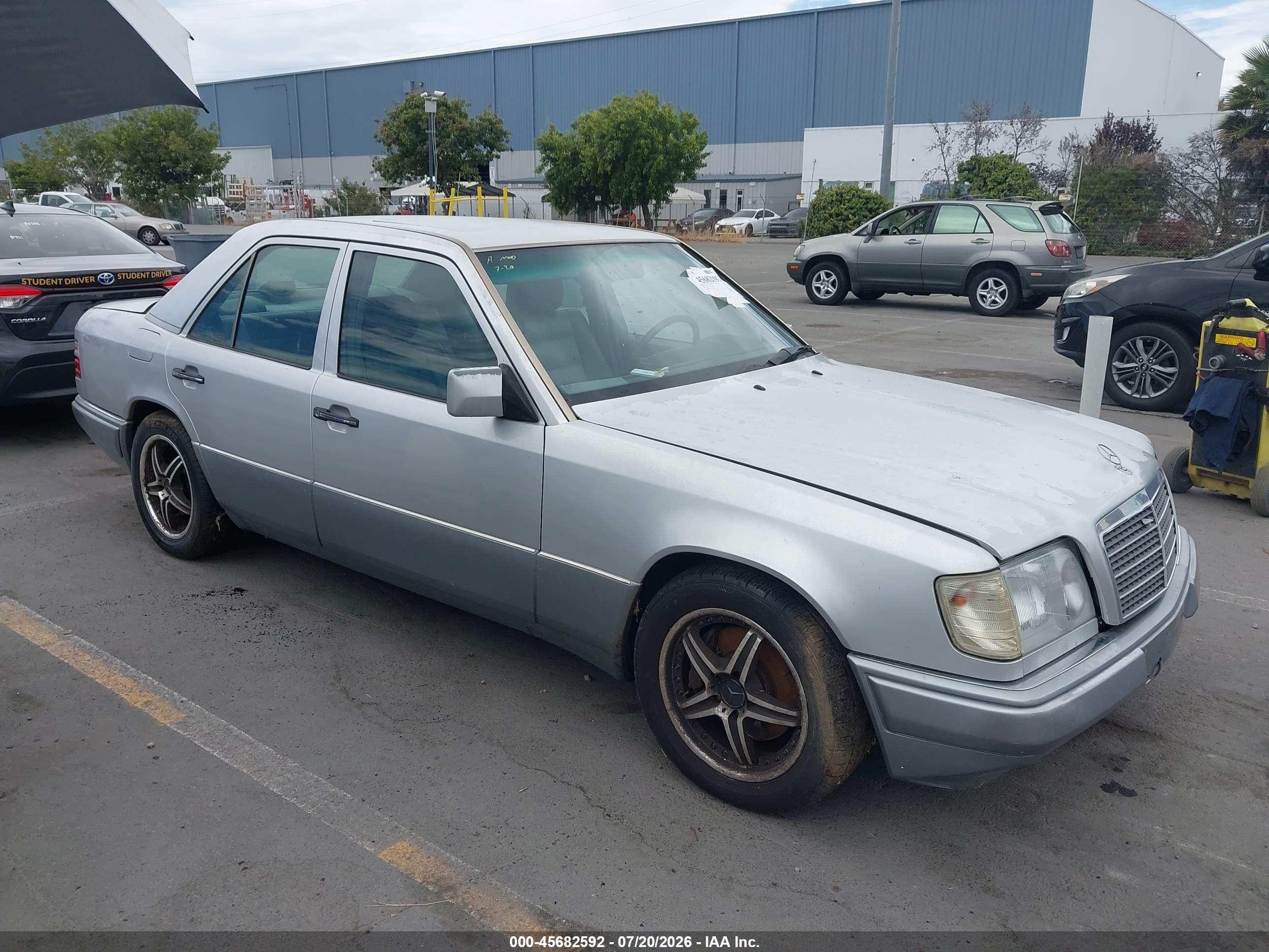 1994 MERCEDES-BENZ E E320 124