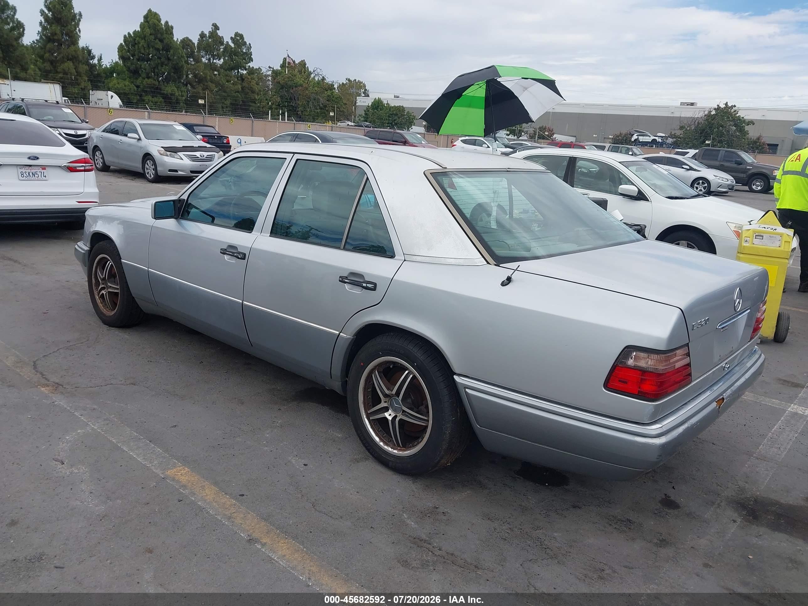 1994 MERCEDES-BENZ E E320 124