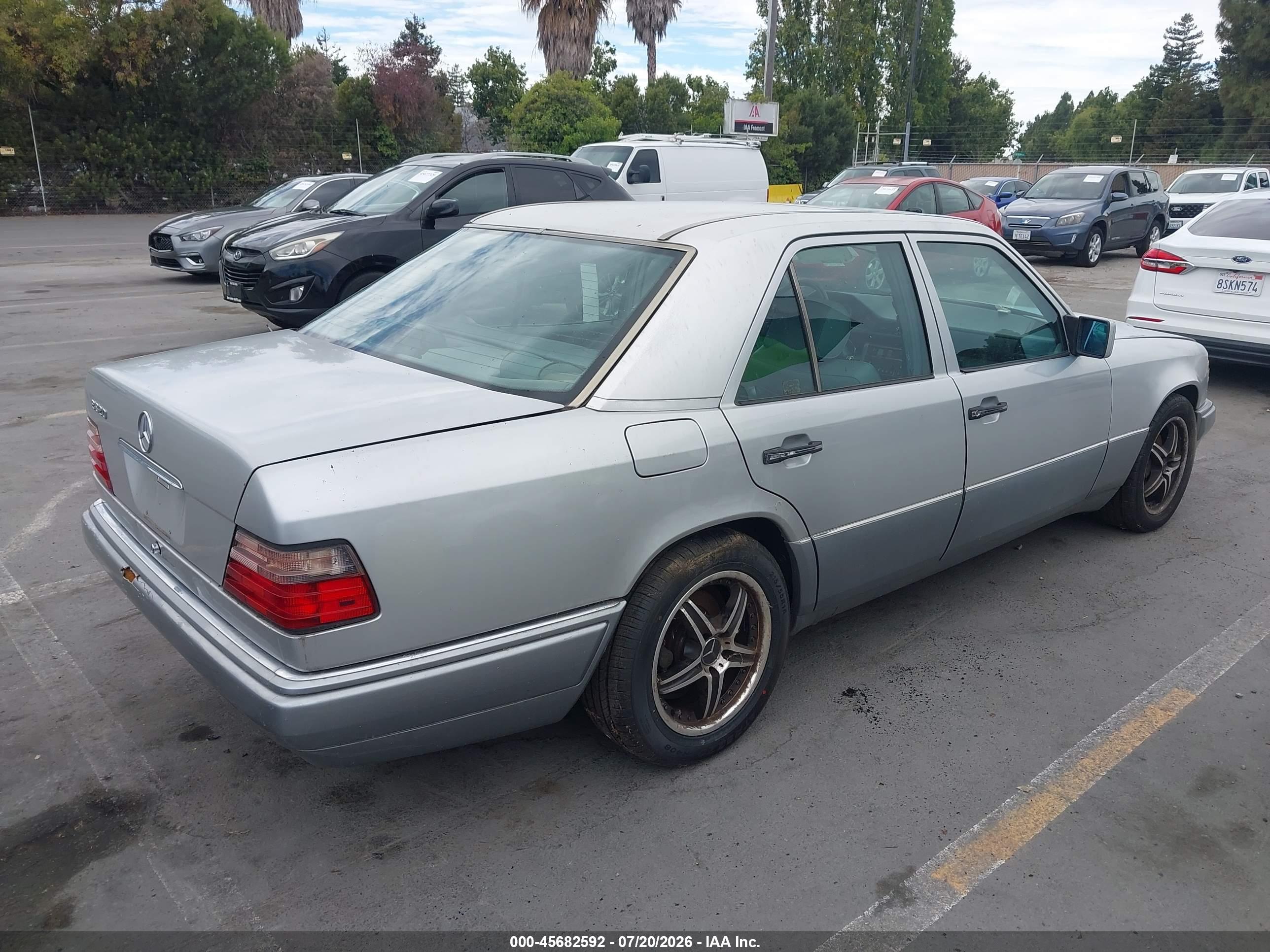 1994 MERCEDES-BENZ E E320 124