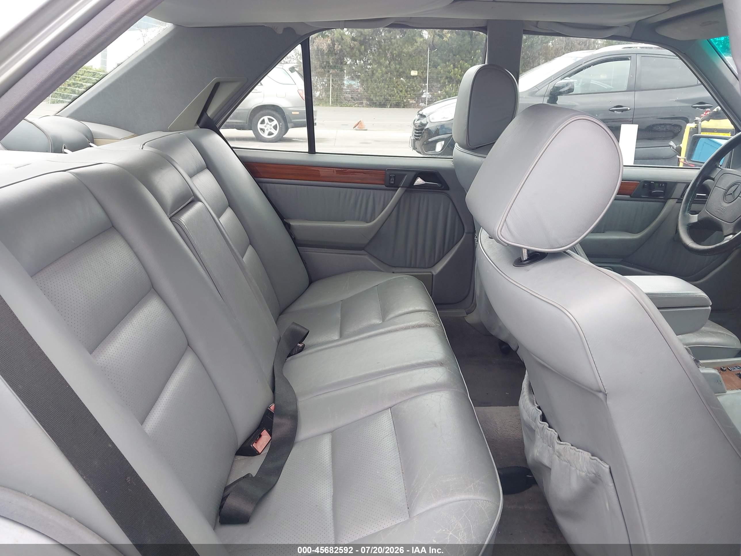 1994 MERCEDES-BENZ E E320 124