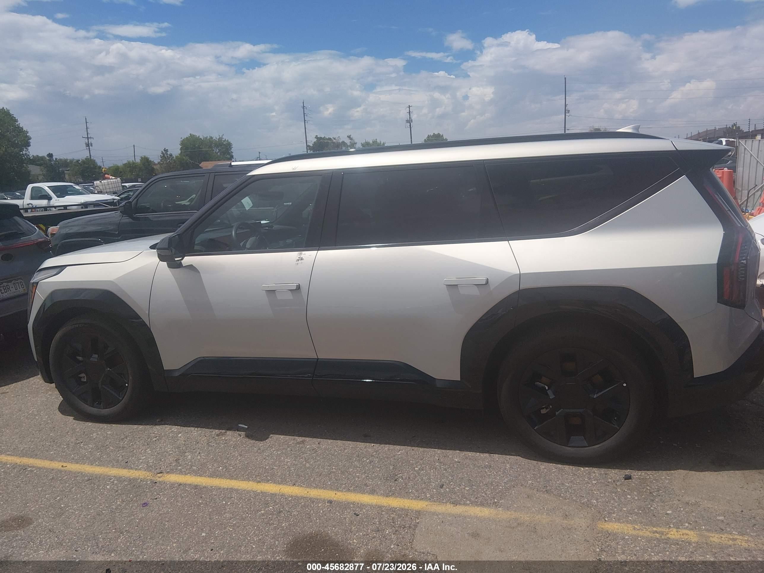 2026 KIA EV9 LAND