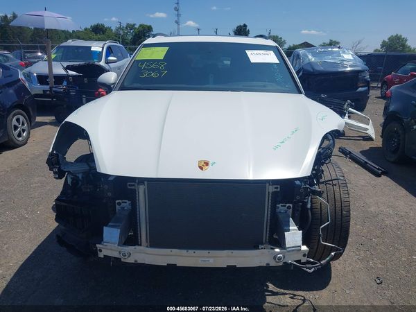 2024 PORSCHE CAYENNE