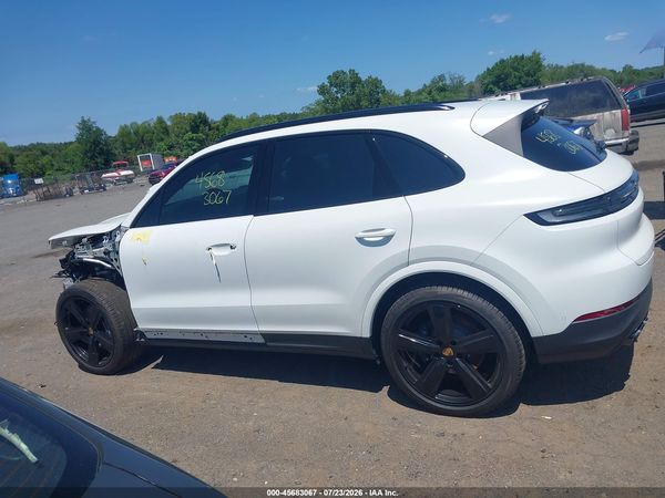 2024 PORSCHE CAYENNE