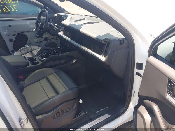 2024 PORSCHE CAYENNE