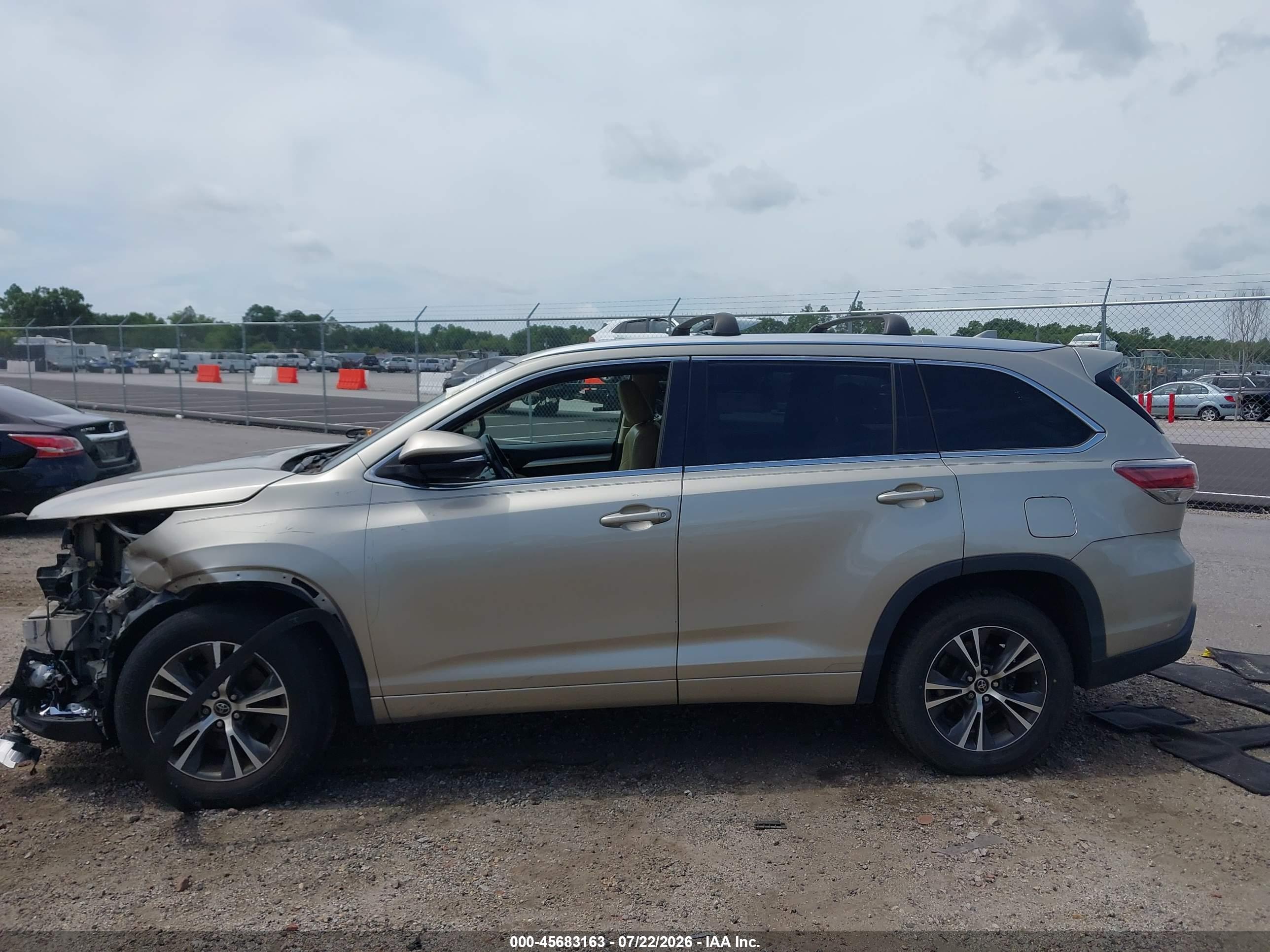 2016 TOYOTA HIGHLANDER XLE V6