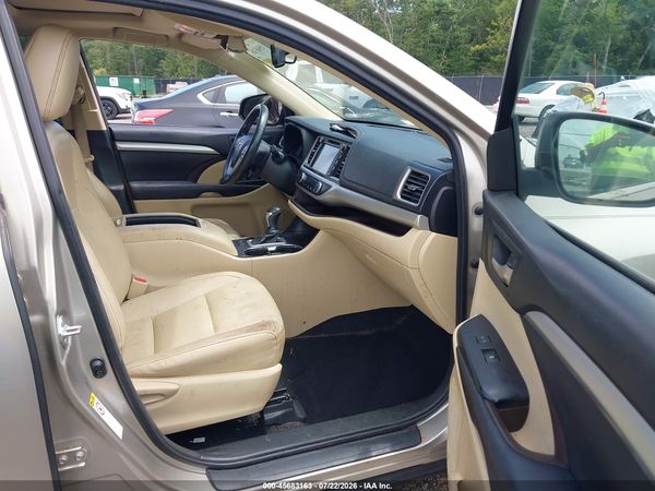2016 TOYOTA HIGHLANDER XLE V6