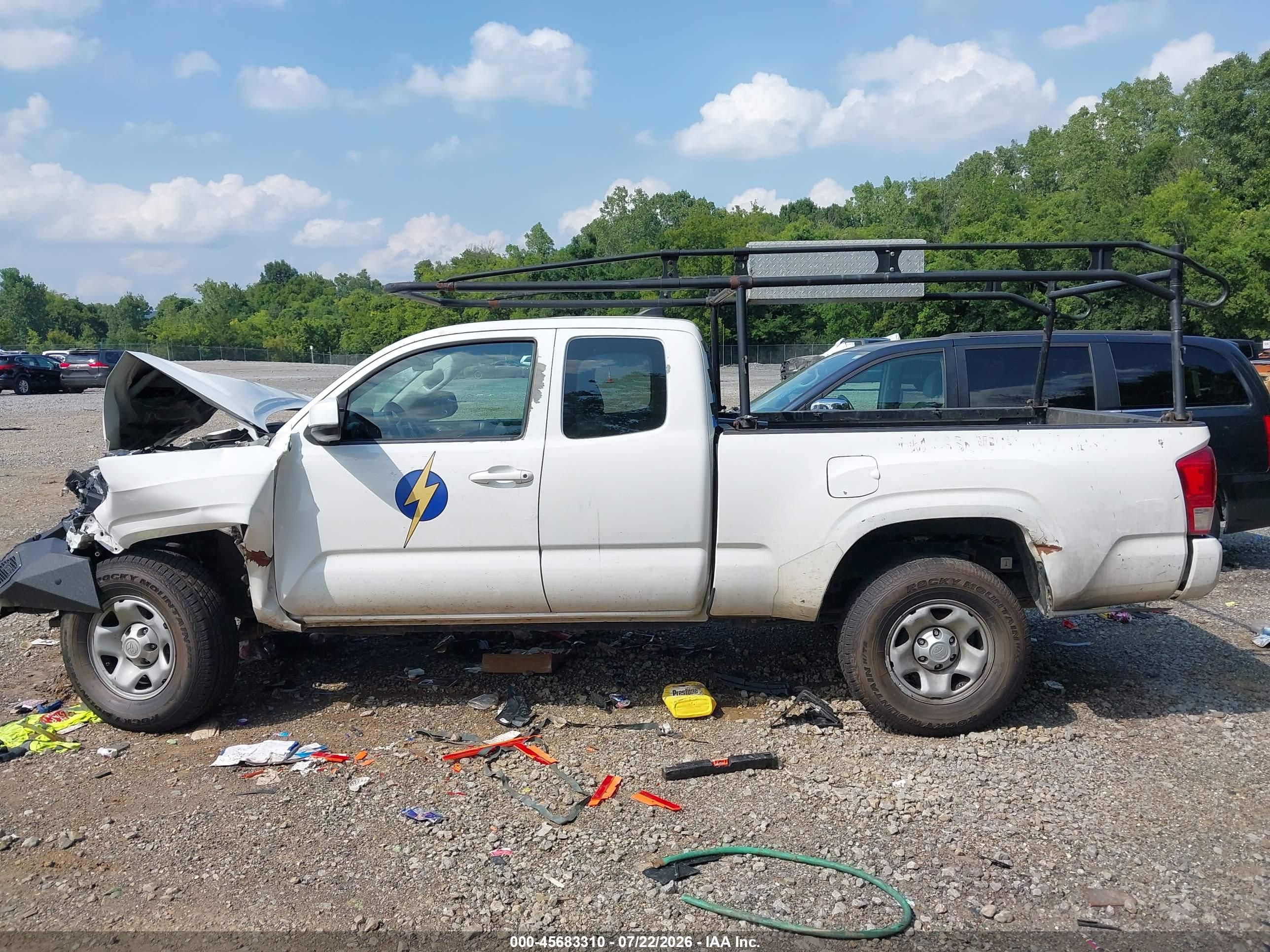 2016 TOYOTA TACOMA SR