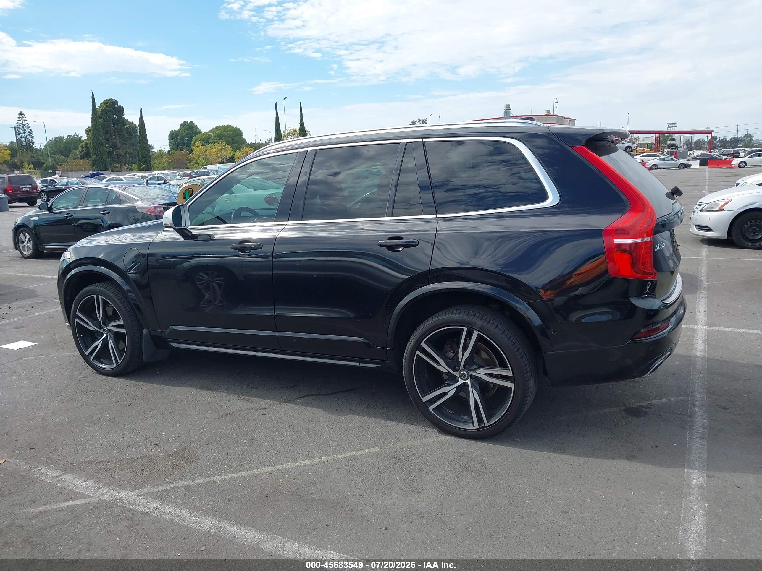 2017 VOLVO XC90 HYBRID T8 R-DESIGN