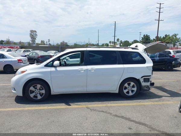 2017 TOYOTA SIENNA LE 8 PASSENGER
