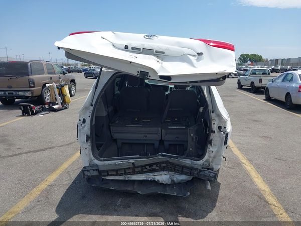 2017 TOYOTA SIENNA LE 8 PASSENGER