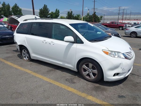 2017 TOYOTA SIENNA LE 8 PASSENGER
