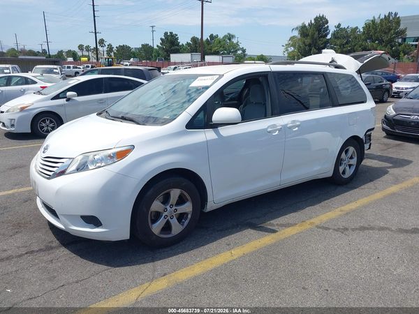 2017 TOYOTA SIENNA LE 8 PASSENGER