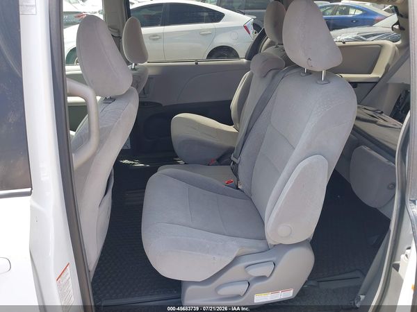 2017 TOYOTA SIENNA LE 8 PASSENGER
