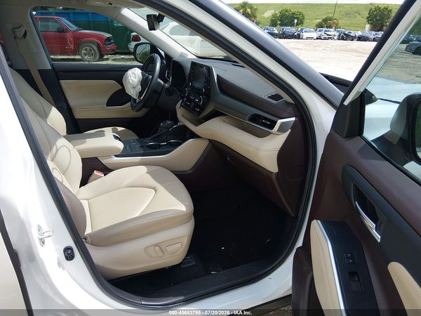 2022 TOYOTA HIGHLANDER