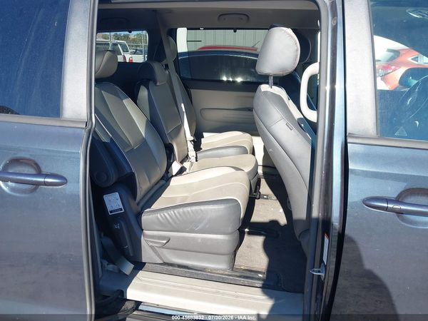2017 KIA SEDONA LX