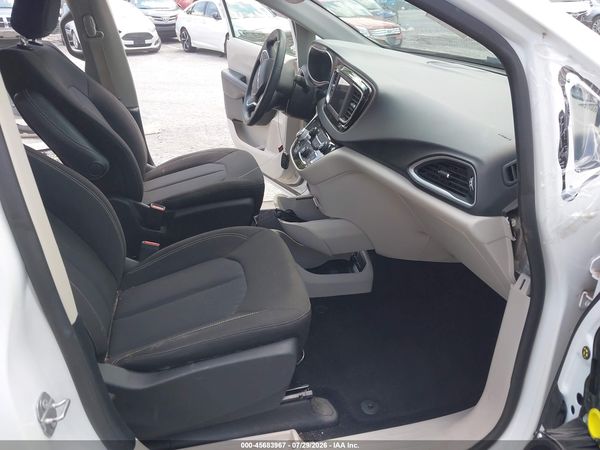 2020 CHRYSLER VOYAGER L