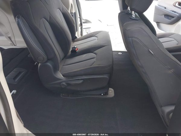 2020 CHRYSLER VOYAGER L