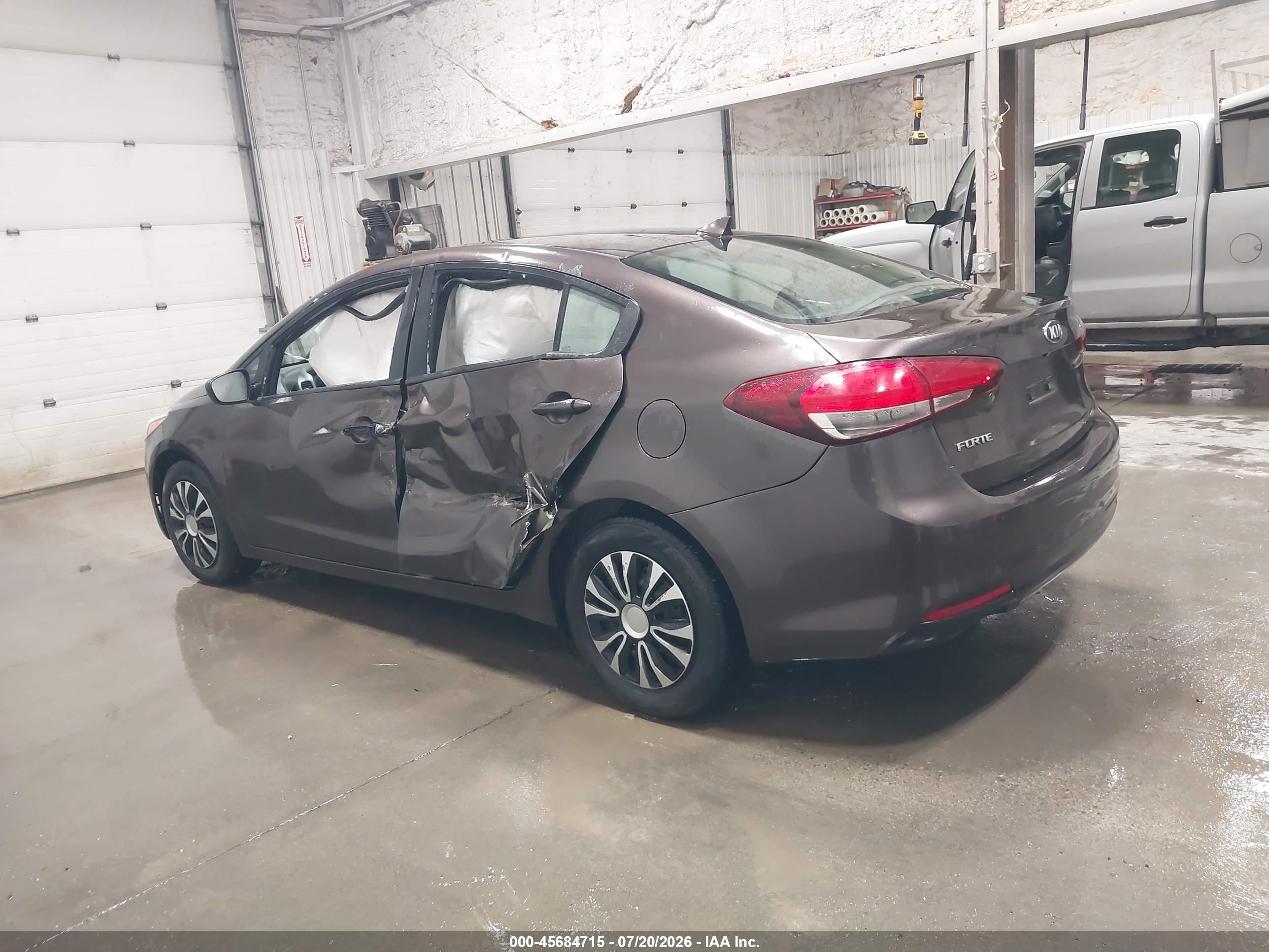 2017 KIA FORTE LX