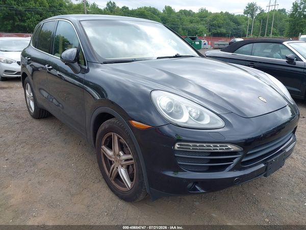 2013 PORSCHE CAYENNE