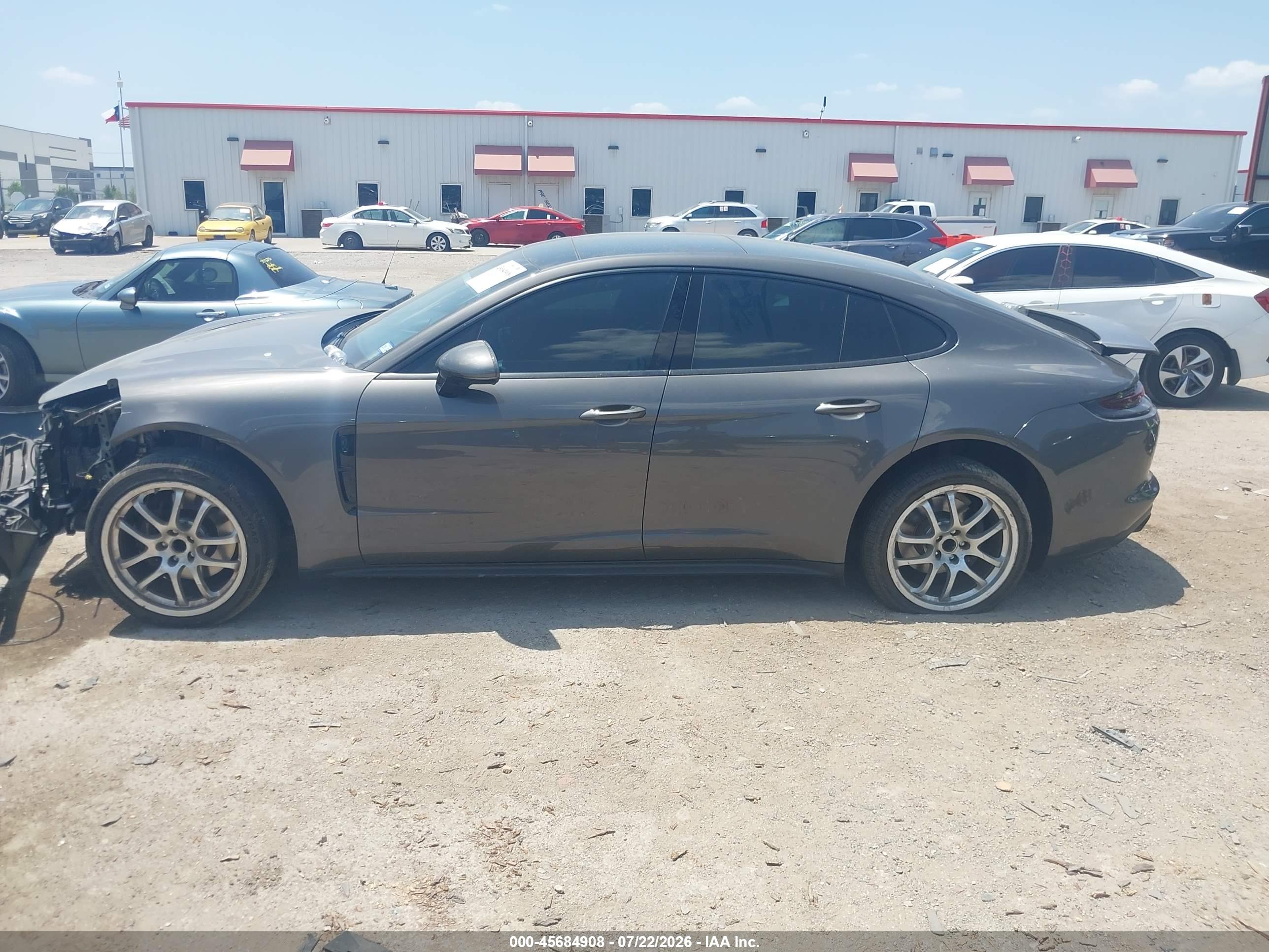 2017 PORSCHE PANAMERA 4