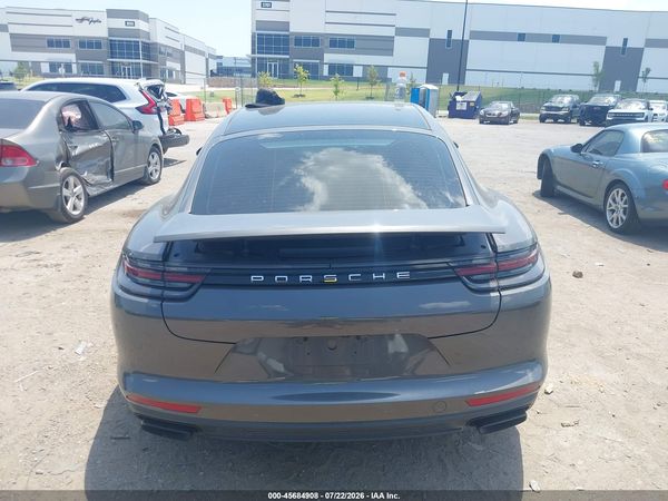 2017 PORSCHE PANAMERA 4