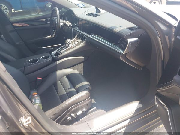 2017 PORSCHE PANAMERA 4