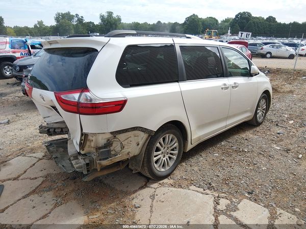 2015 TOYOTA SIENNA XLE 8 PASSENGER — I4