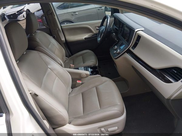 2015 TOYOTA SIENNA XLE 8 PASSENGER — I5