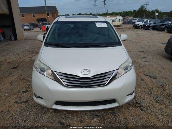 2015 TOYOTA SIENNA XLE 8 PASSENGER — I115