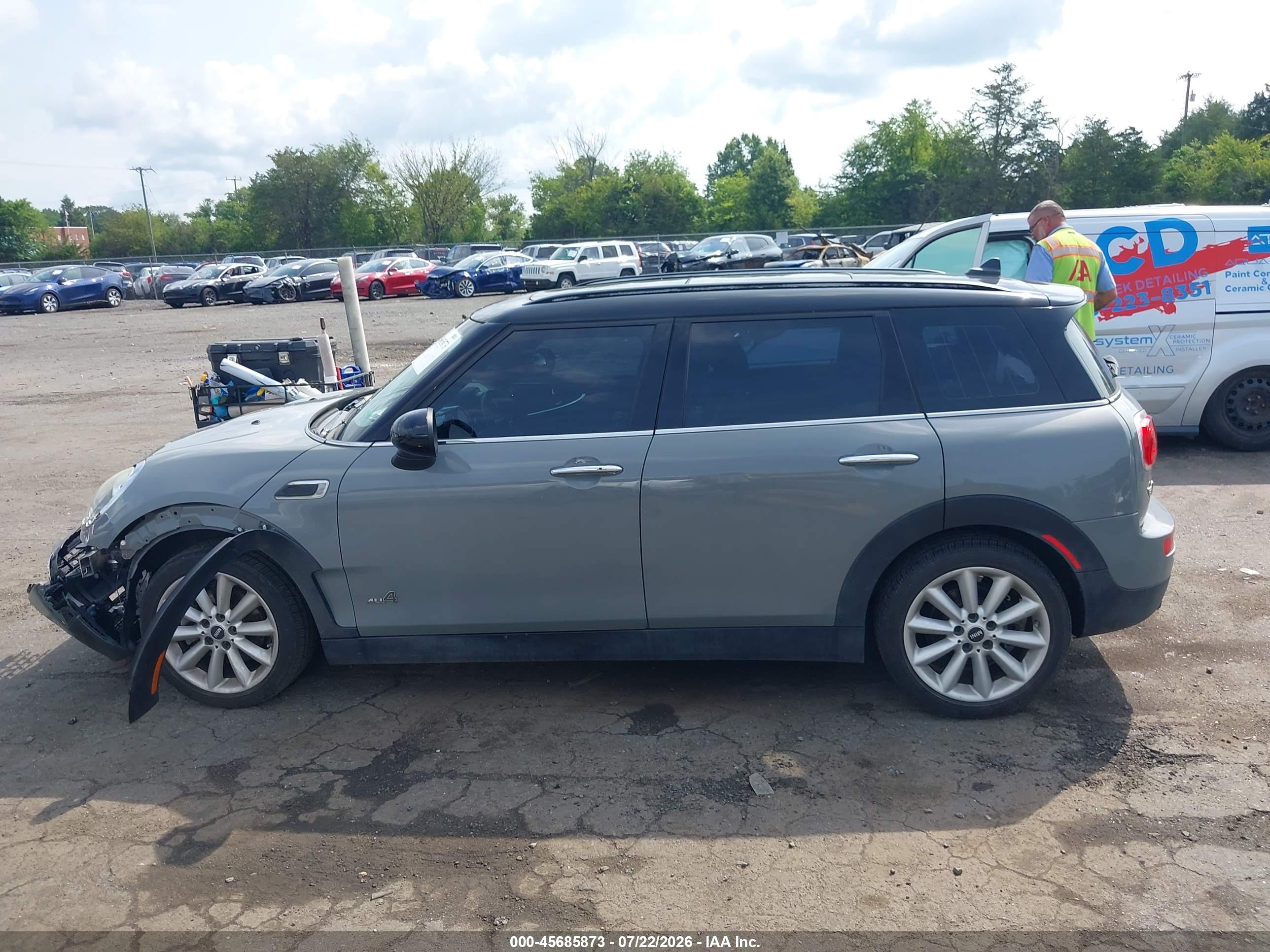 2017 MINI CLUBMAN COOPER