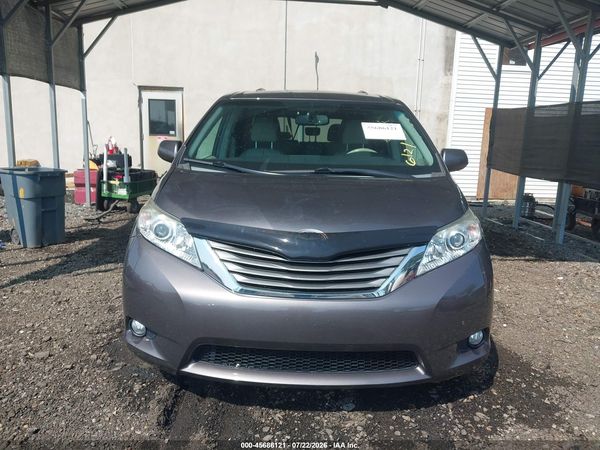2014 TOYOTA SIENNA XLE 7 PASSENGER