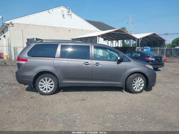 2014 TOYOTA SIENNA XLE 7 PASSENGER