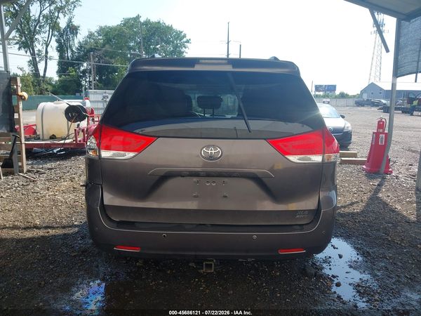 2014 TOYOTA SIENNA XLE 7 PASSENGER