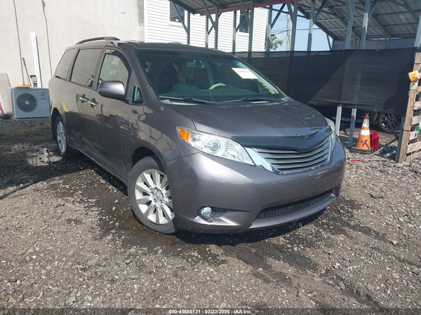 2014 TOYOTA SIENNA XLE 7 PASSENGER