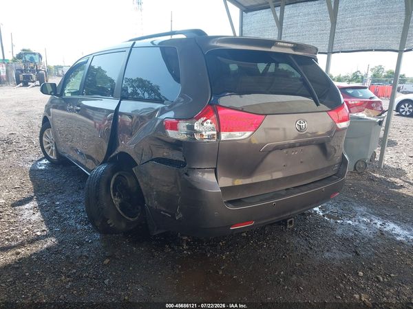 2014 TOYOTA SIENNA XLE 7 PASSENGER