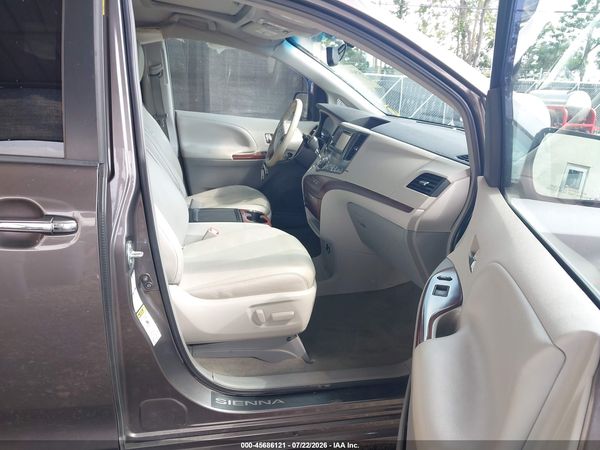 2014 TOYOTA SIENNA XLE 7 PASSENGER