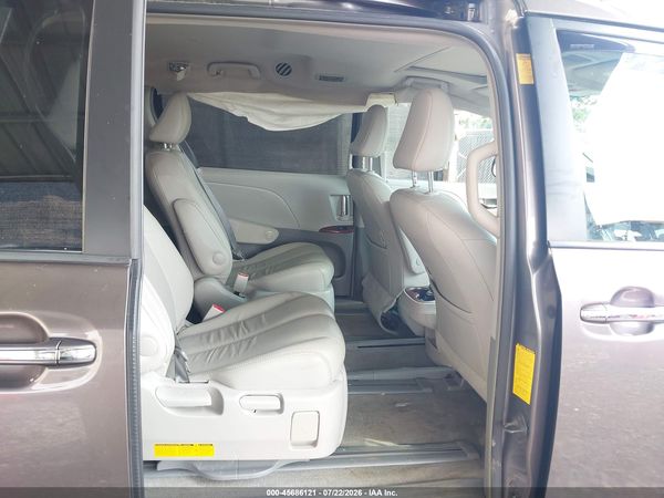 2014 TOYOTA SIENNA XLE 7 PASSENGER
