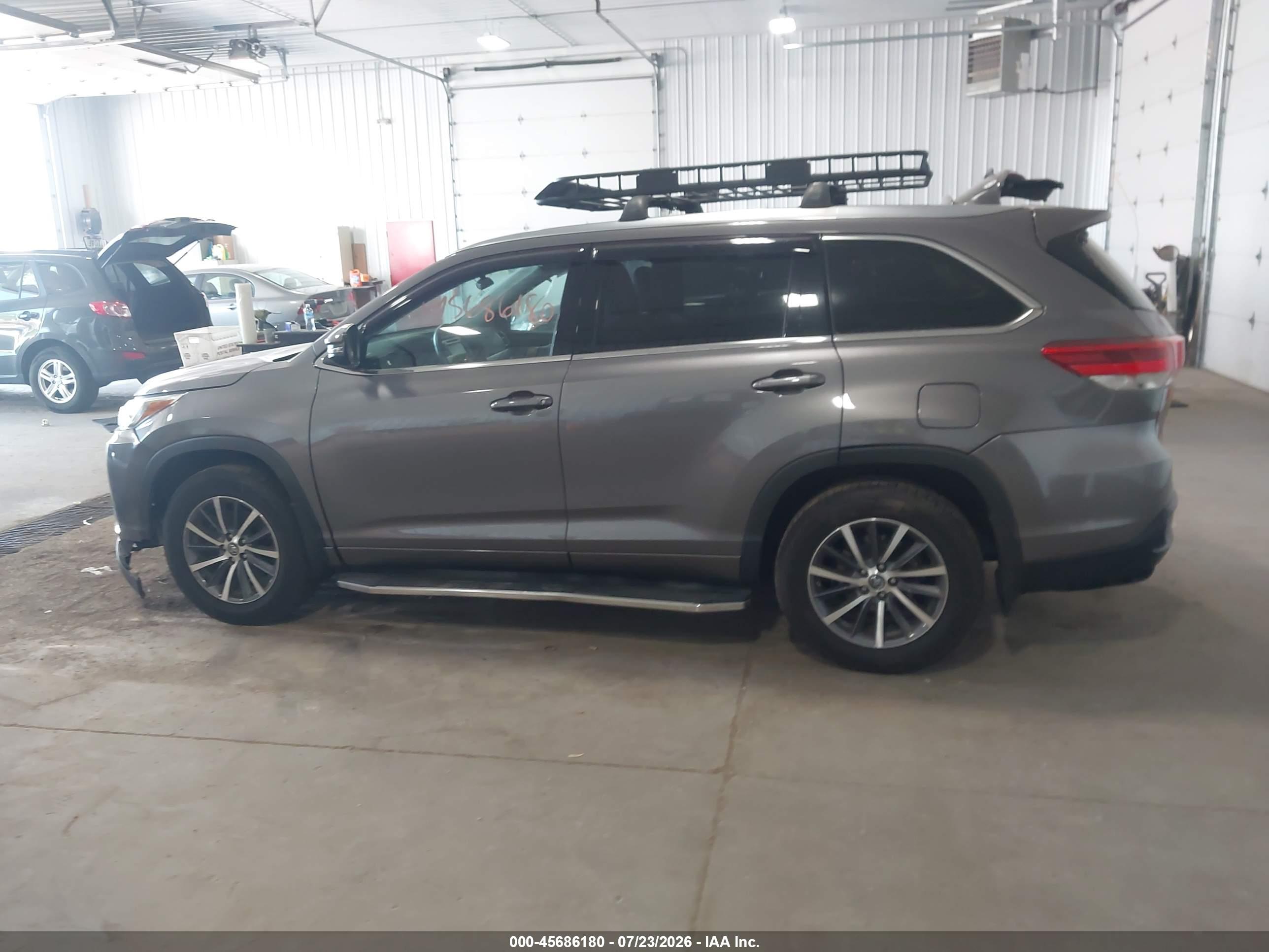 2017 TOYOTA HIGHLANDER XLE