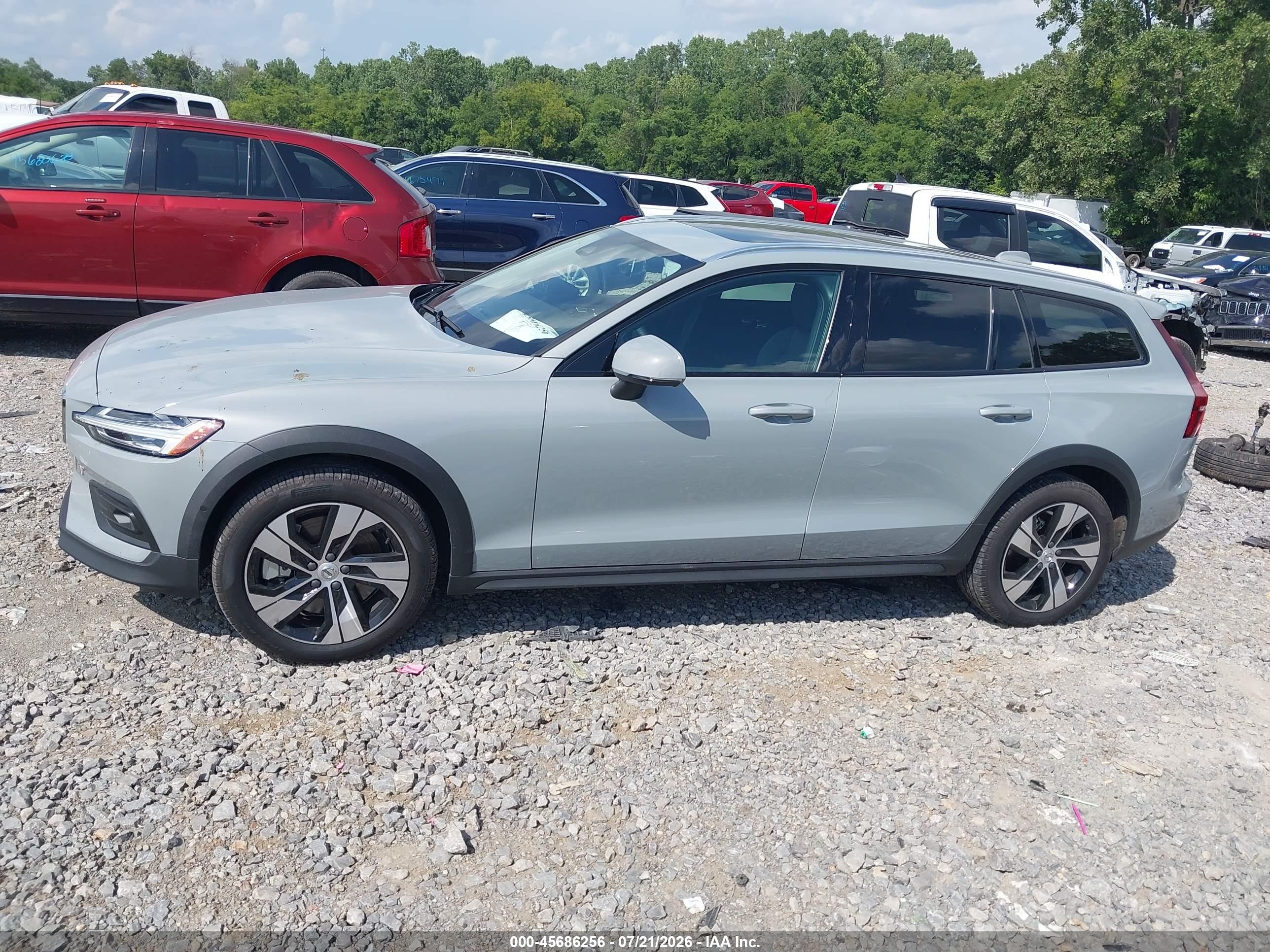 2025 VOLVO V60 CROSS COUNTRY